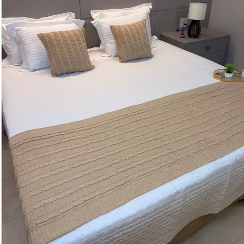 Kit Manta Peseira de Tricot + Capas de Almofada para Cama e Sofá Cama Casal