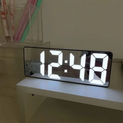 Relógio Despertador Digital De Mesa 16X2.5X6cm Decorativo Alarme Temperatura Pilha AAA Usb Preto